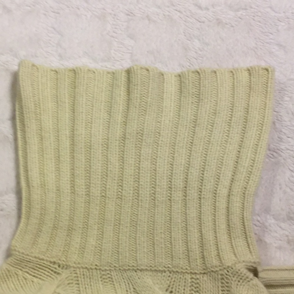 🌹GUC Ann Taylor Pastel Yellow Wool Turtle Neck,XS - Picture 7 of 8